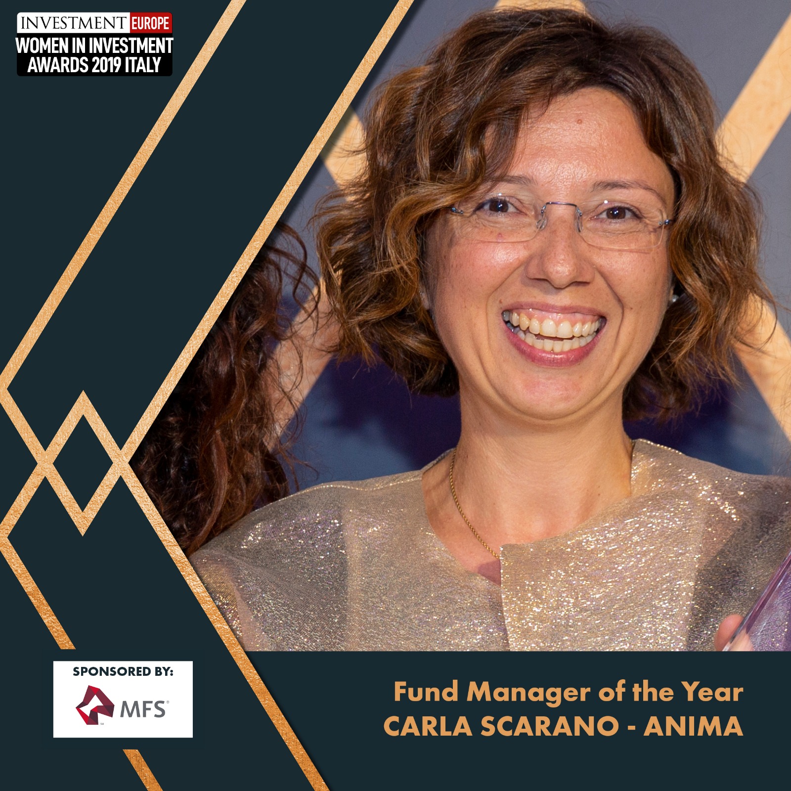 Un banner di premiazione con il premio “Fund Manager of the Year” per Carla Scarano di Anima, sponsorizzato da MFS.