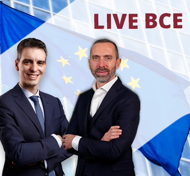 Due professionisti in giacca e cravatta che hanno sullo sfondo un edificio moderno e la bandiera dell'Unione Europea, in cui promuovono un evento: "Live BCE"