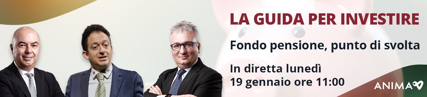 Tre professionisti in abito da lavoro sono insieme per promuovere un evento