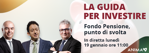 Tre professionisti in abito da lavoro sono insieme per promuovere un evento